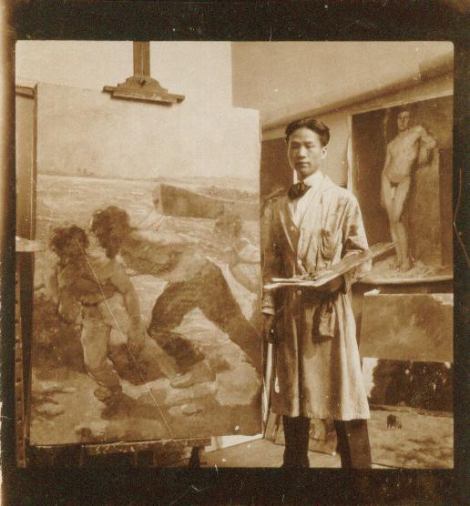 吴作人留学比利时期间,在画室中留念