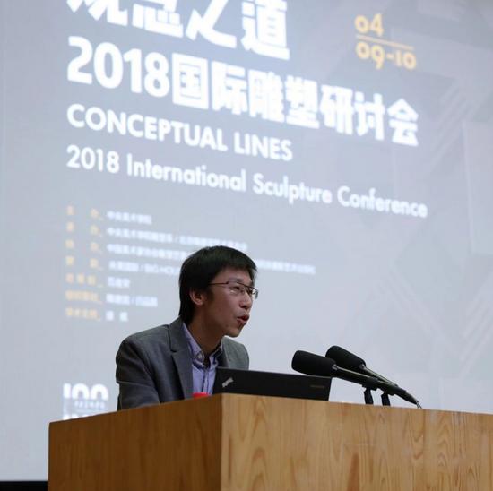 中国美术家协会策展委员会的秘书长、美术杂志栏目编辑,活动学术主持盛葳博士致辞
