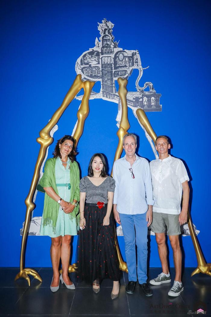德国联邦经济部国际合作局驻华代表Cinderella Baronin von Dungern女爵阁下,中方策展人Serena Zhao女士,世界银行中国局局长Martin Raiser先生,挪威王国皇家大使馆环境参赞Christoffer Groenstad先生