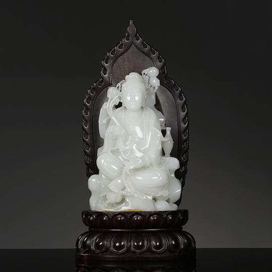 苏然 和田玉籽料观音摆件 18.4×10.0×7.4cm 1402g 作为“国风”的造就者,