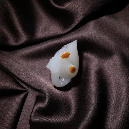 03188号拍品 杨中伟 新疆和田玉籽料富甲天下