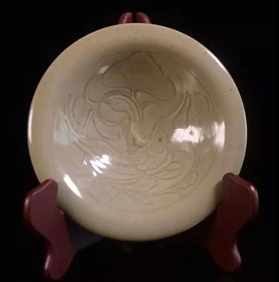 拍品:宋 耀州窑刻花碗 估价:20000-30000元