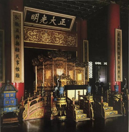 乾清宫内陈设