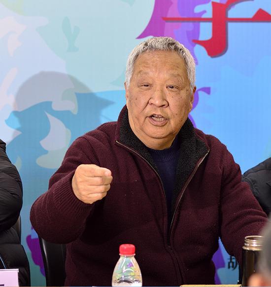 上海抽象画会成员、著名抽象艺术家查国钧教授发言
