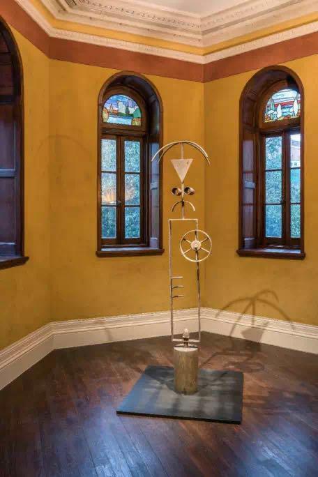 Ettore Colla,《皮革马利翁》,1951-1955。图片:致谢Prada基金会;Photo : Alessandro Wang