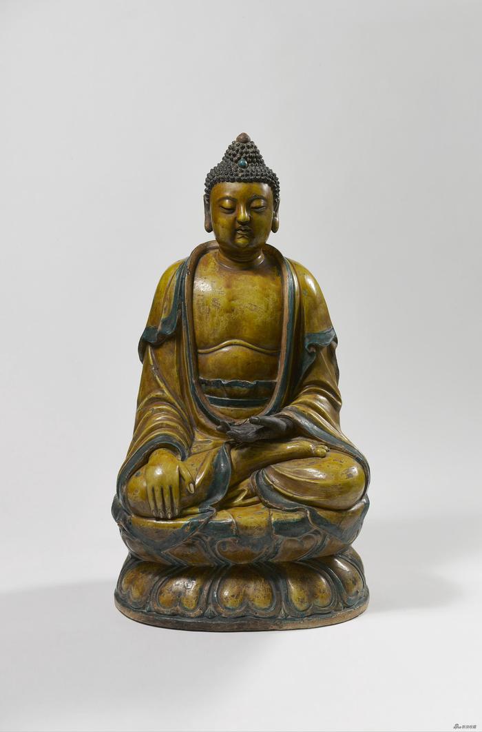 《三彩釉释迦摩尼佛坐像》明代,来自应真藏
