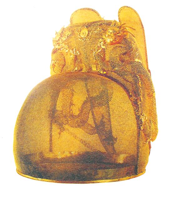 《金丝蟠龙翼善冠》 明 定陵博物馆藏