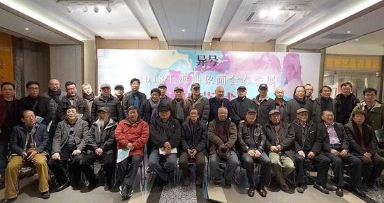 参加开幕式嘉宾合影。前排左起:赵抗卫、寿光武、王克良、卢治平、龚云表、王劼音、查国钧、陈逸鸣、吴树防、黃开旭、侯政、乐坚。后排左起:丁曦林、沈林森、李前、蒋正根、赵玉龙、王远、王正、朱刚、胡伟达、何伟、许德民、童建颖、伊灵、王益辉、吴晨荣、吕嵘、朱煌、侯文奇、王建国、周兵、马俊营