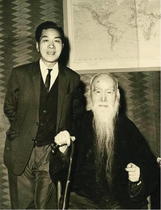 郭琴舫与于右任先生合影