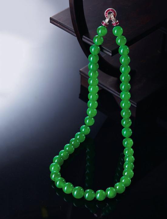 IMPRESSIVE JADEITE AND RUBY, DIAMOND NECKLACE 天然翡翠珠链