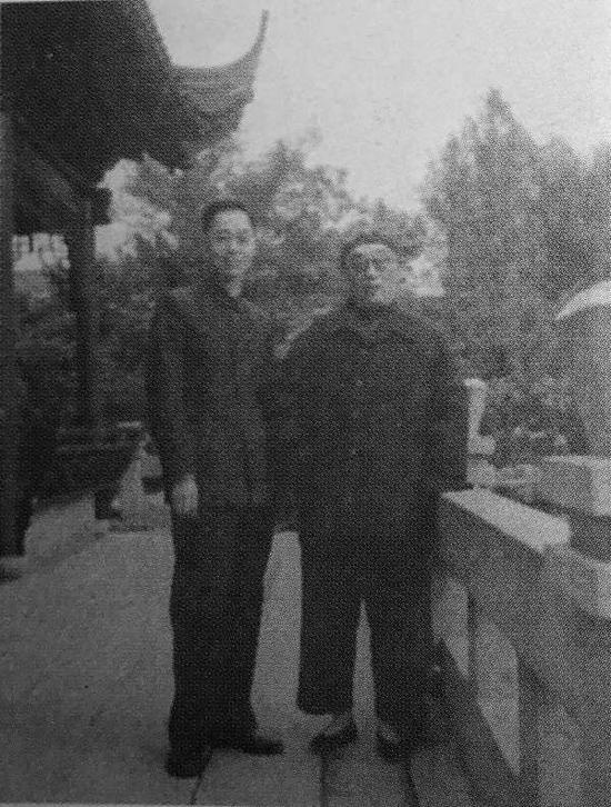 吴湖帆与徐伯清,摄于1960年