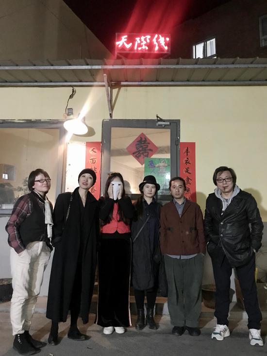 展览现场:艺术家姚新会、艺术家赵银鸥、艺术家黑毛、艺术家黄敏、策展人黑匣子、艺术家王迈