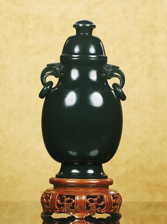 LOT2955 王金高 青玉如意活环瓶 20.4cm,high 620g