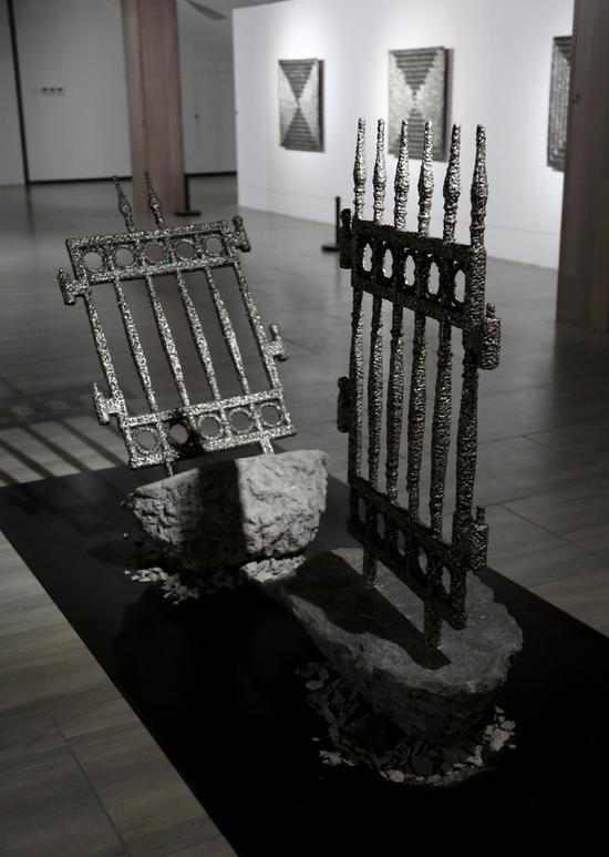 《盆景》旧铁栅栏 不锈钢电焊条 水泥 铁精粉 磁铁矿石 电焊渣50×70×150cm 2018