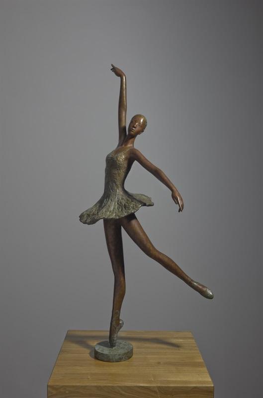 《春的旋律2》38cm×36cm×87㎝ 青铜 陈松涛