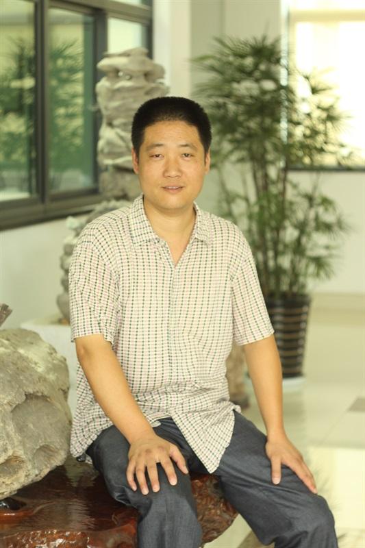 艺术家朱永良