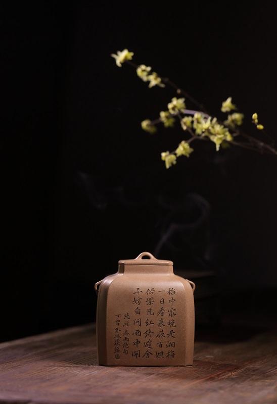 艺术家马建作品 倭角盖罐 泥料: 段泥 年代:2018 尺寸:高 28 CM 口径 12 x 10 CM