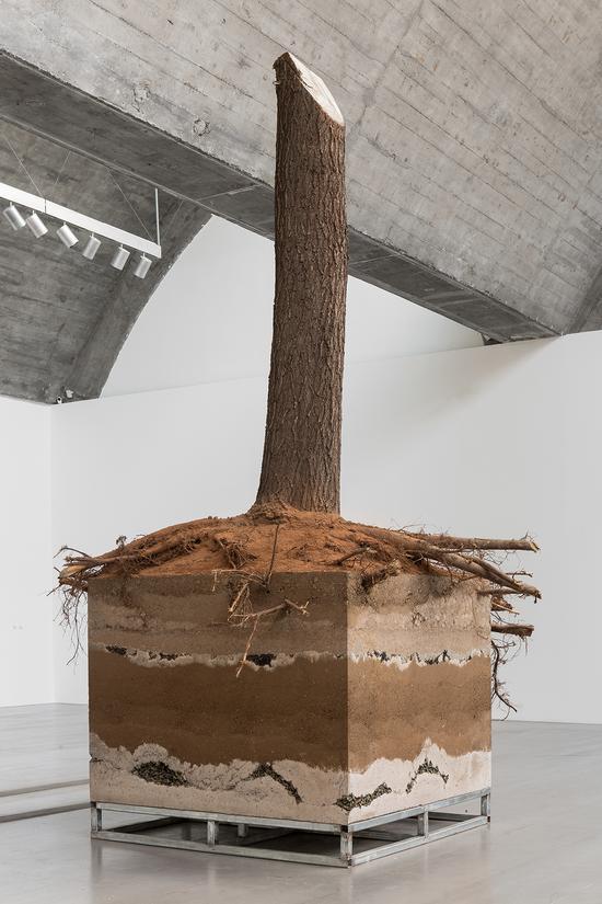 Lee, Kun-Yong_Corporal term_1971-2018_150x150x370cm with Iron beam