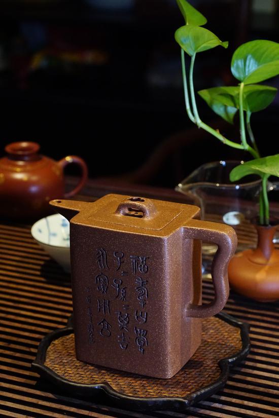 艺术家鲍曙岩作品 汲直壶(全手工) 泥料:老段泥 年代:2016 容量:320cc