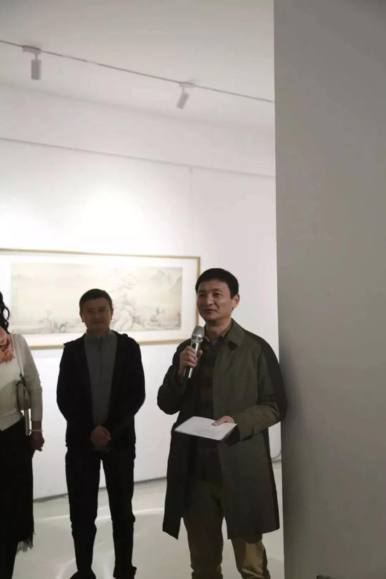 中国美术批评家年会秘书长、策展人 杨卫主持开幕式