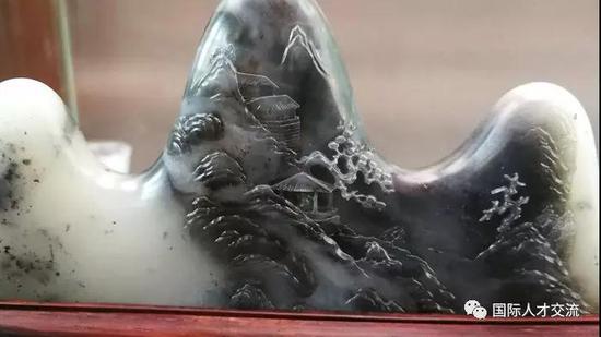 中鼎元 苏然 《青花笔架》