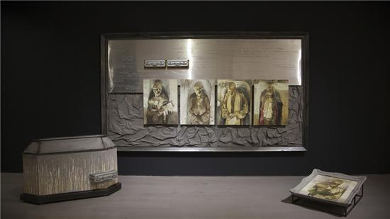 闫珩作品《梭形美术馆》,绘画 装置,墙面绘画 380x20cm,左侧箱体 130x60x90 cm,右侧地上绘画 100x70 cm,2017
