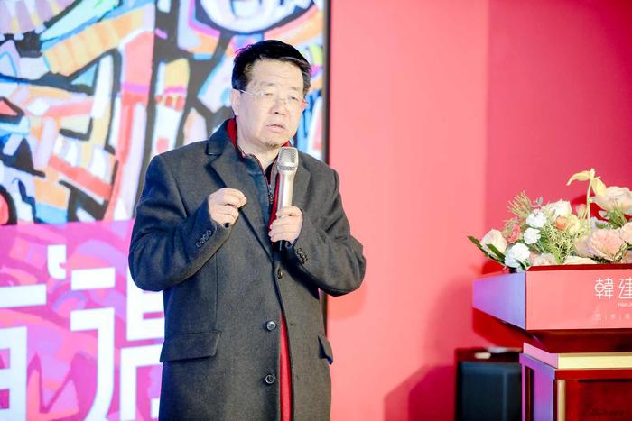 中国人民大学哲学院教授,艺术学院前院长 牛宏宝