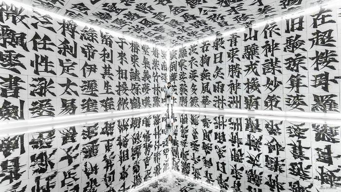 李东海装置艺术展现场