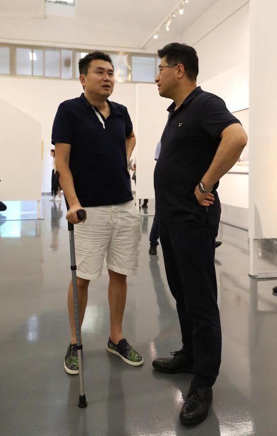 左:凤凰卫视总裁刘爽,右:李大钧