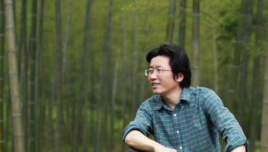 艺术家吴曙峰