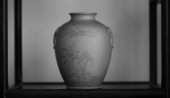 艺术家王翔作品 砥玉瓶 泥料:段泥 年代:2017 尺寸:18x10CM