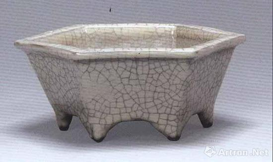 南宋/元 哥窑六方盆 宽16.4厘米