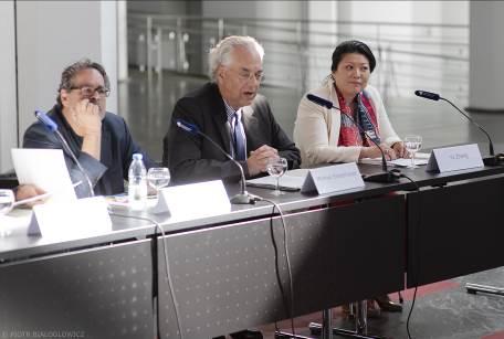 新闻发布会右起德中文化交流基金会张彧女士(右一),国家博物馆总馆长Michael Eissenhauer先生(中),国立美术馆馆长Udo Kittelmann先生(左一)