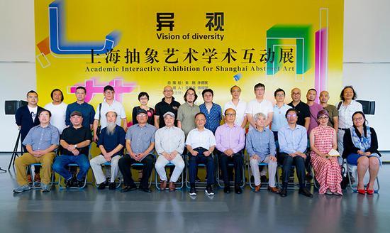 前排左起:管一明、王远、王克良、龚云表、许德民、龚学平、周斌、魏景山、朱刚、牛安、姜丹丹 后排左起:吴笠帆、吴刚、何伟、童建颖、毛方、吴晨荣、陈耀明、石墨、林依峰、汪东东、马俊营、陆云华、顾文辉、吕嵘、倪卫华