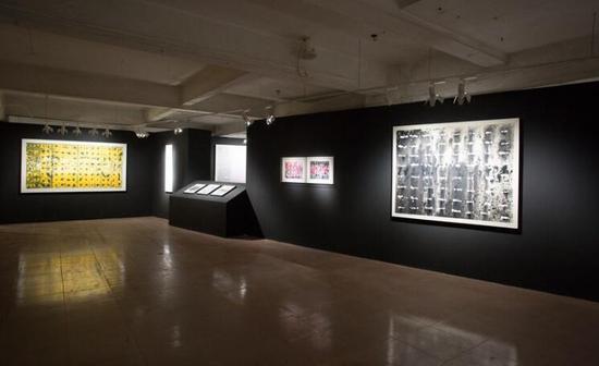 《在场》展览