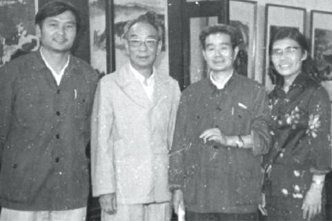 1982 年参加《八大城市十佳画家联展》,和国画大师魏紫熙、张文俊等在一起。