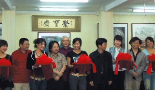2008 年《美术》杂志总编辑尚辉、江苏省宣传部副部长文化厅长章剑华、荣宝斋负责人唐辉等为画展剪彩,取得了很大的社会影响和经济效益。