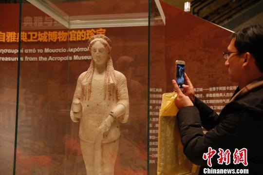 科拉雕像。 张亨伟 摄