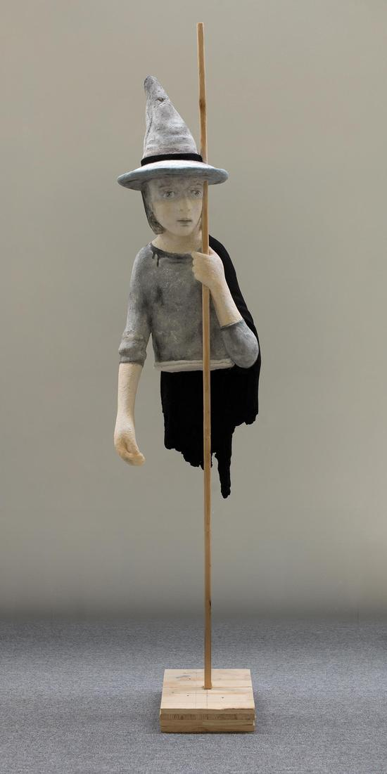 曾健勇 《守望者》 40x32x190CM聚氨酯、纸浆、松木 、水墨上色2016年