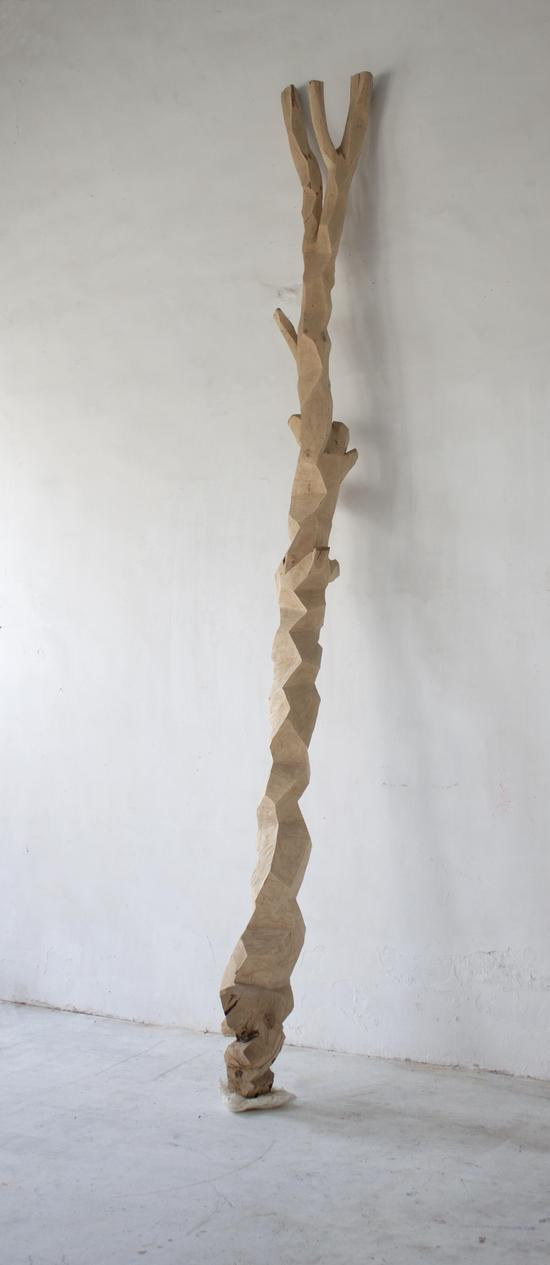 杨心广 肖像系列之老李 2013 木 The Portrait of Lao Li 2013Wood 60×60×450㎝