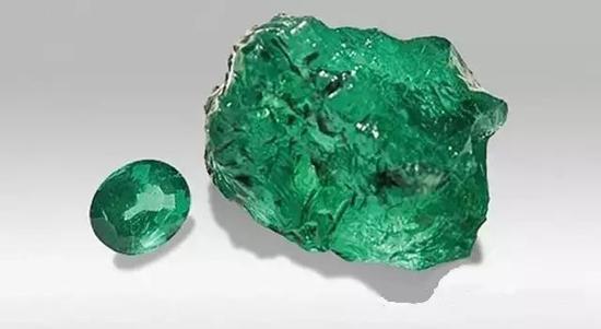 祖母绿刻面和原石 照片:GIA