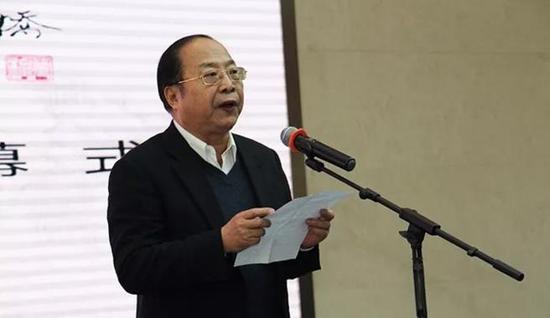 原山西省劳动厅厅长、大众书画院常务副院长、秘书长李顺通代表大众书画院及原省人大副主任、副省长、大众书画院院长杜五安致辞