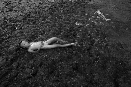 易连《暗流2016》,11分钟02秒 ,2014 Yi Lian《Undercurrent 2016》, 11′ 02〞, 2016