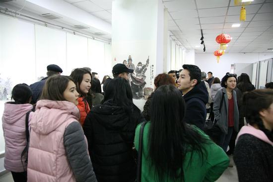 吉尔吉斯斯坦首都比什凯克市秋义阔夫美术馆展览现场
