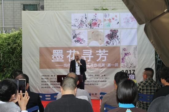 李少明局长宣布画展开幕