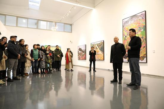 展览现场艺术家王克举和李大钧发言