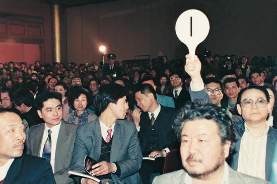 1994 年嘉德首拍张宗宪与马未都“同框”。