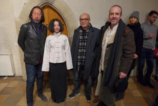 左:王广义、中捷当代美术馆馆长覃琨瑛、张晓刚、捷克艺术家伊瑞