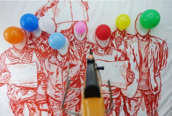 Hitting Balloon 打气球 I Curtain Painting 幕布绘画 I 230 x 310 cm I 2015 局部