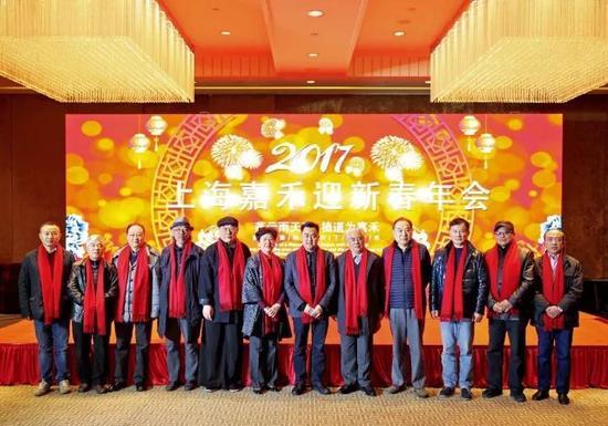 右起:万寿、吴超、王小明、宋玉麟、陆亨、魏辉、刘蟾、程多多、韩宁宁、谢定琨、郑竹三、任旭